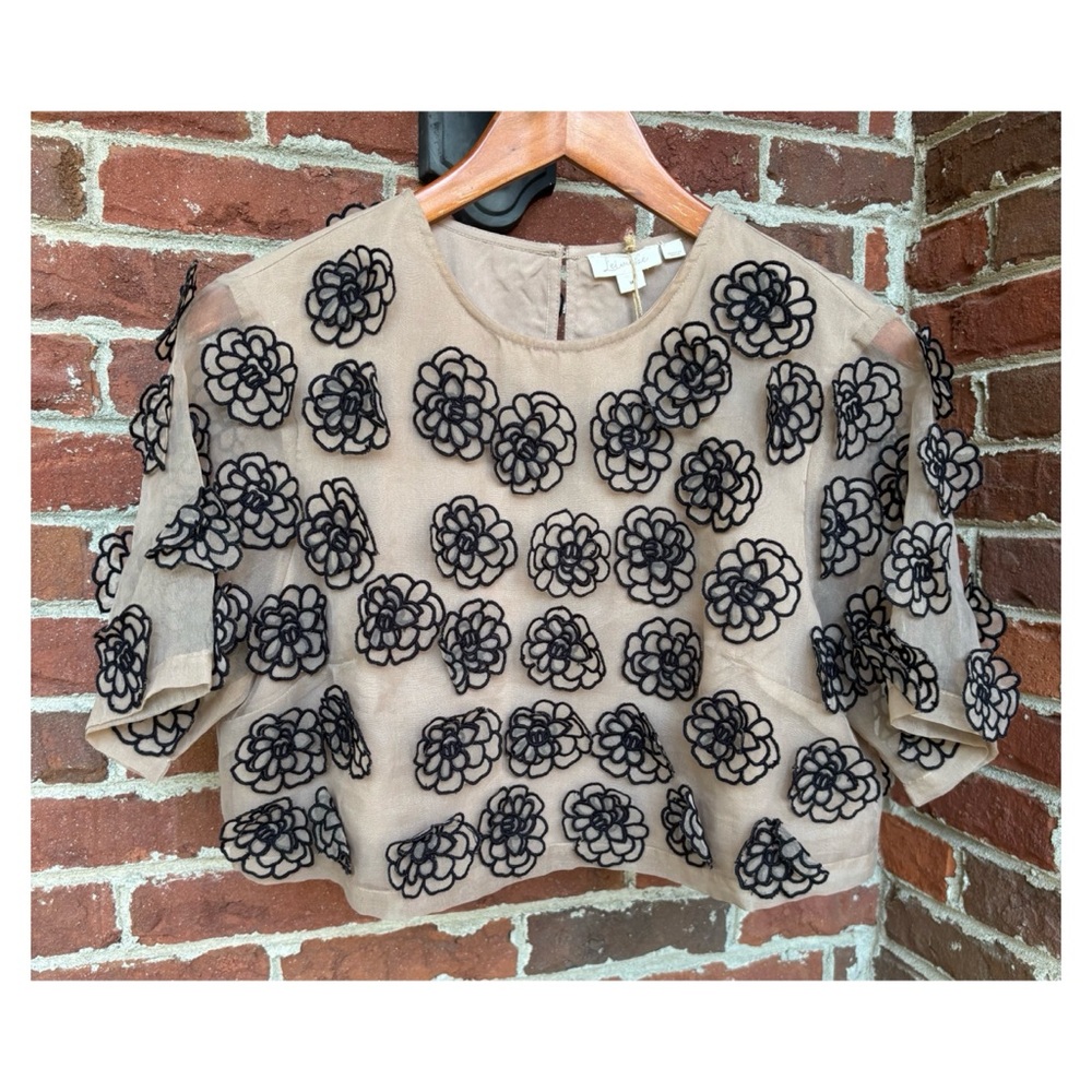 NWT Anthropologie Let Me Be Cropped Button Back Floral Appliqué Top  Size Medium - Picture 5 of 13